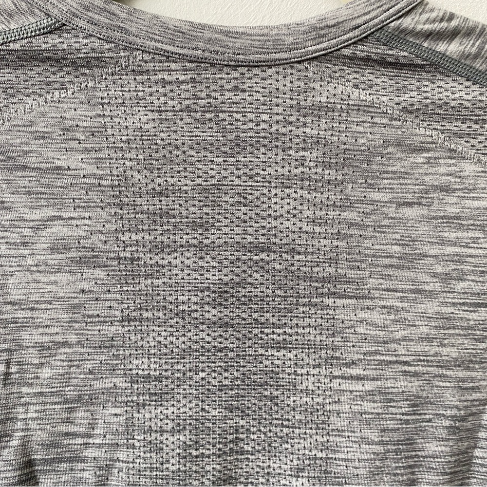LULULEMON Men's Metal Vent Tech Short Sleeve Henley Slate White XL - Picture 6 of 11